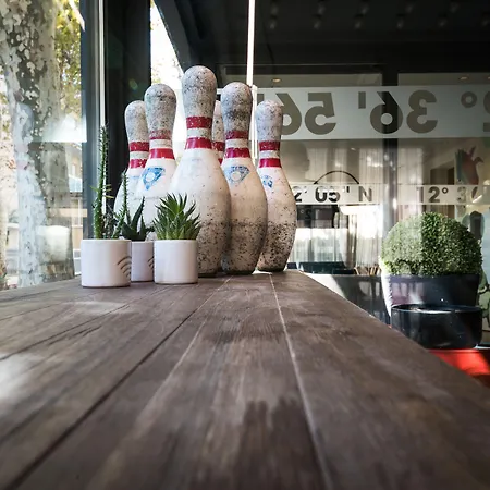 Up Ξενοδοχείο