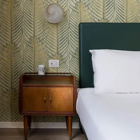 Hotell Up 3*