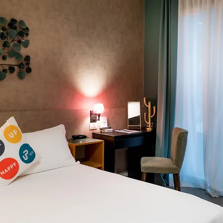 Hotell Up 3*