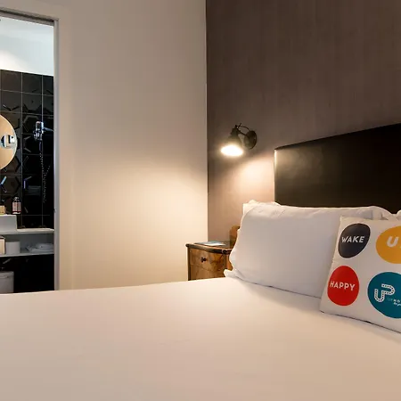 Up Hotell 3*