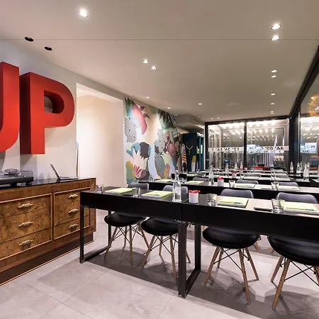 Up Hotell