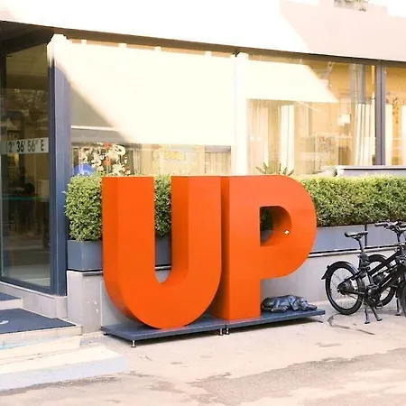 Hotell Up 3*
