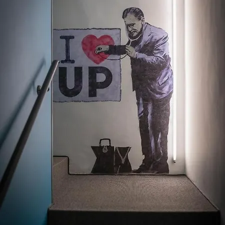 Up 3* Римини
