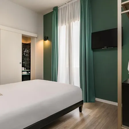 Up Hotell 3*