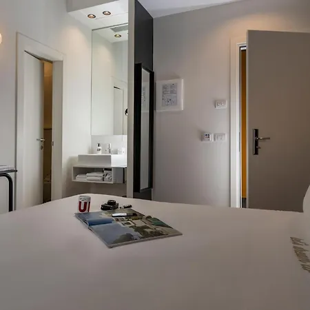 Hotell Up 3*